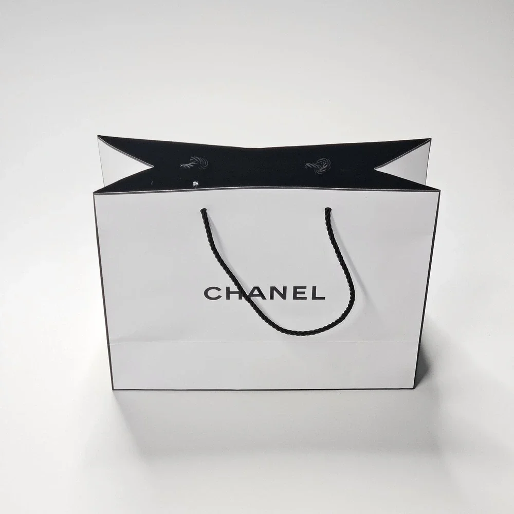 CHANEL *small spot